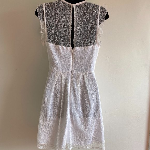 NWT BCBGeneration shirred lace dress - Picture 5 of 6